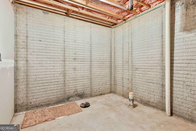 120 Meadow View Glen, Newnan, GA 30265