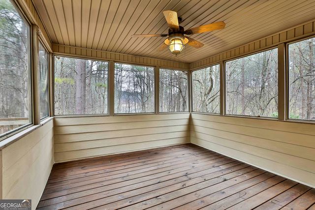 120 Meadow View Glen, Newnan, GA 30265