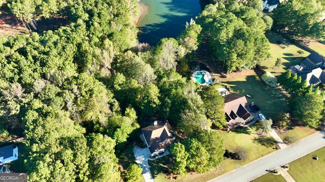 120 Meadow View Glen, Newnan, GA 30265