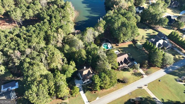 120 Meadow View Glen, Newnan, GA 30265