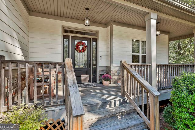 120 Meadow View Glen, Newnan, GA 30265