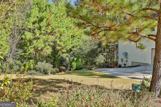 120 Meadow View Glen, Newnan, GA 30265