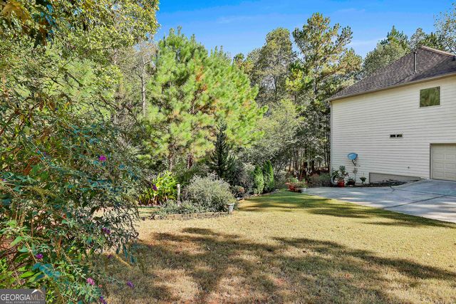 120 Meadow View Glen, Newnan, GA 30265