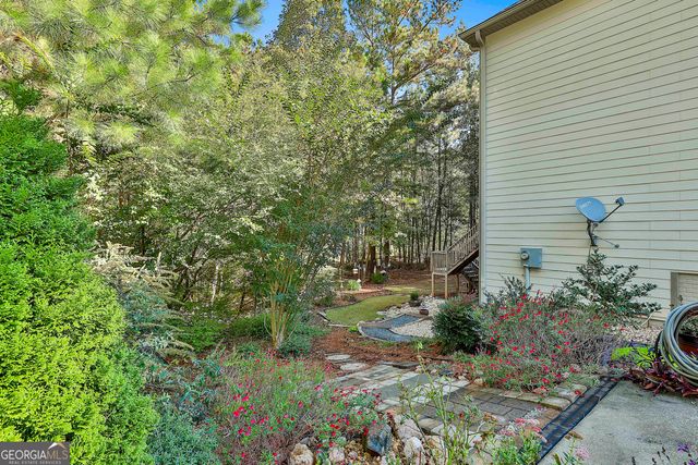 120 Meadow View Glen, Newnan, GA 30265