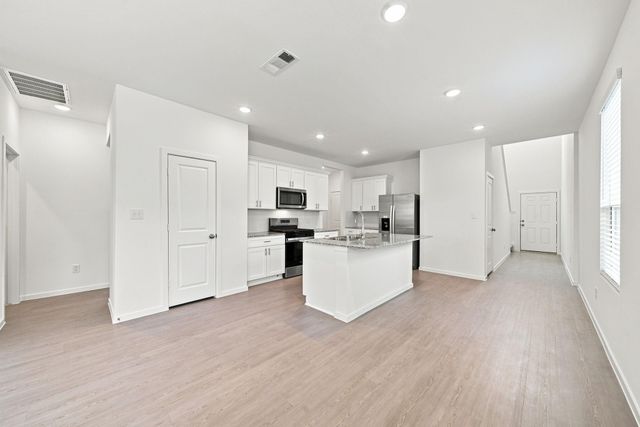 618 Amber Falls Drive, Montgomery, TX 77356