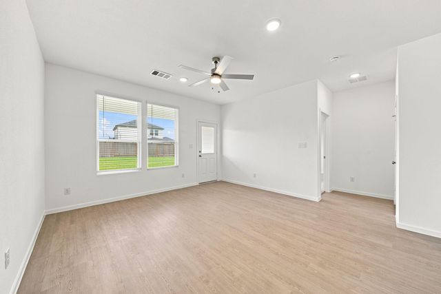 618 Amber Falls Drive, Montgomery, TX 77356