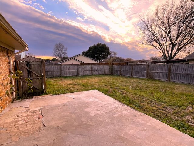 2820 Chisolm Trail, Mesquite, TX 75150