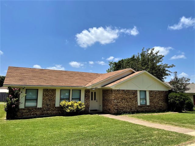 2820 Chisolm Trail, Mesquite, TX 75150