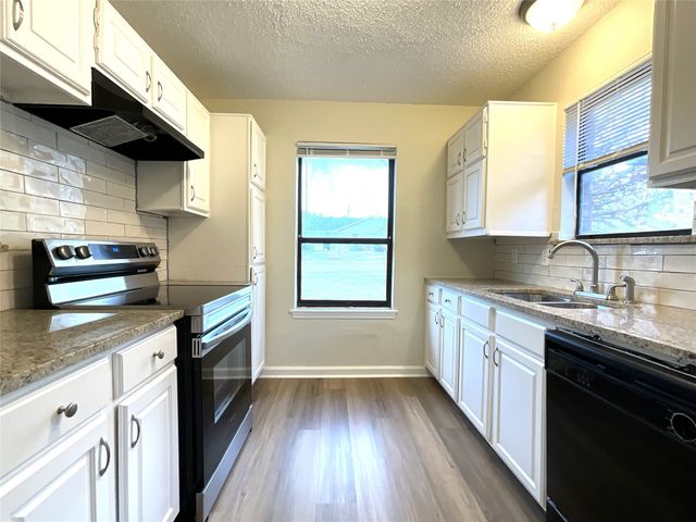 2820 Chisolm Trail, Mesquite, TX 75150