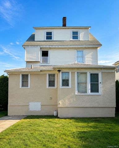 29 Loretta Street, Inwood, NY 11096