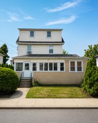 29 Loretta Street, Inwood, NY 11096