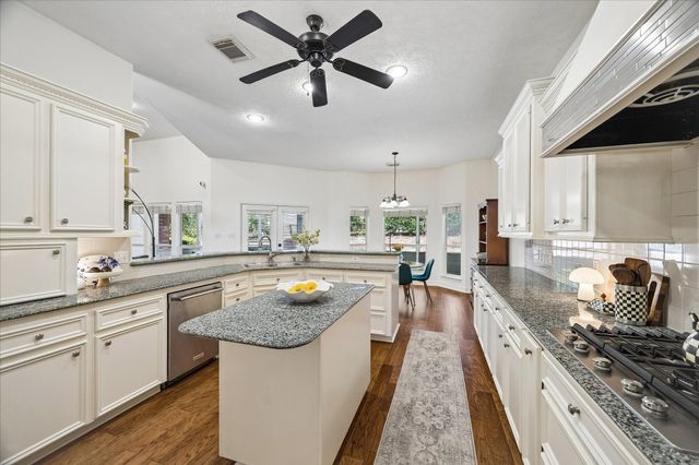 705 Fairway Oaks, Conroe, TX 77302