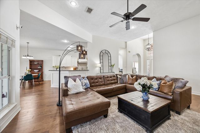 705 Fairway Oaks, Conroe, TX 77302