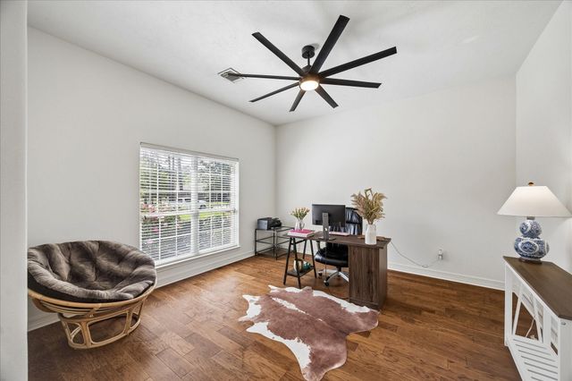 705 Fairway Oaks, Conroe, TX 77302