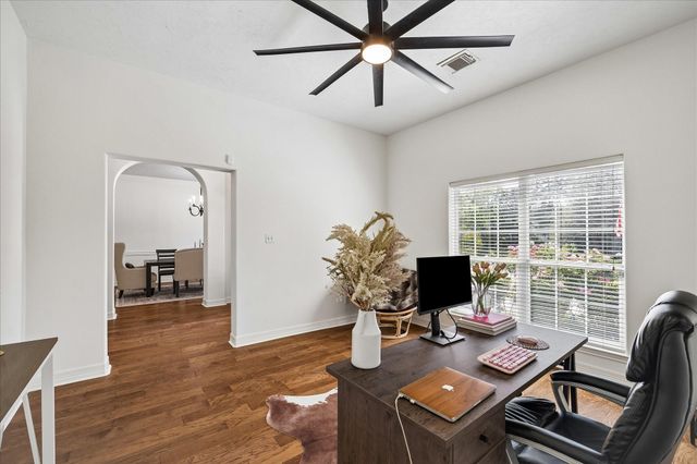 705 Fairway Oaks, Conroe, TX 77302