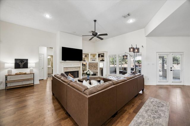 705 Fairway Oaks, Conroe, TX 77302