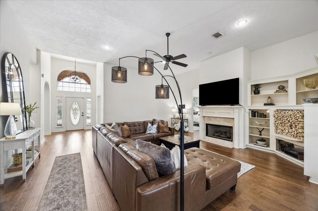 705 Fairway Oaks, Conroe, TX 77302