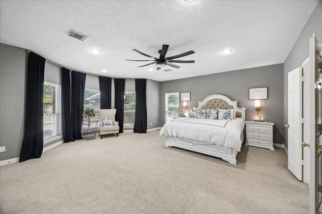 705 Fairway Oaks, Conroe, TX 77302