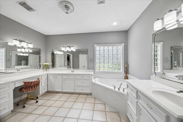 705 Fairway Oaks, Conroe, TX 77302