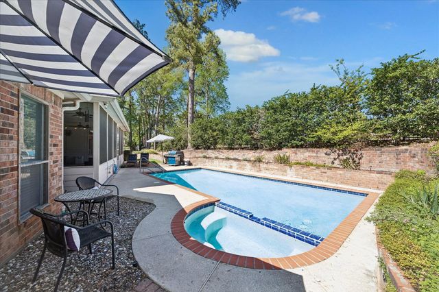 705 Fairway Oaks, Conroe, TX 77302