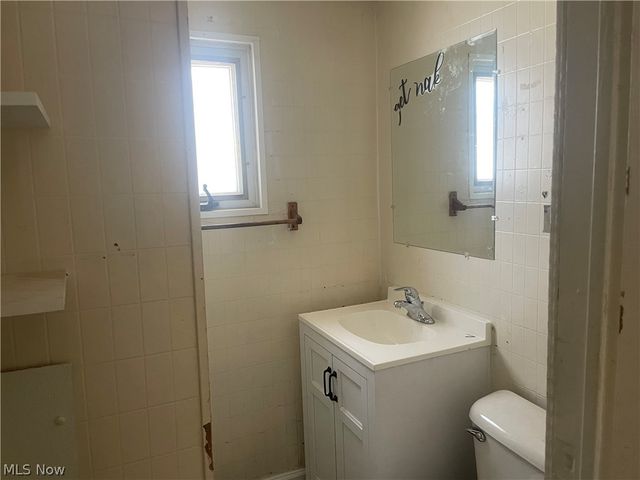 1365 East Avenue, Akron, OH 44307