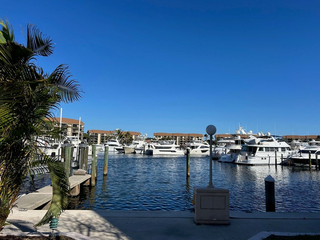 2601 Marina Isle Way 105, Jupiter, FL 33477
