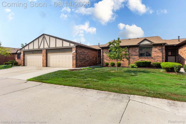 29573 Red Oak Drive 62, Warren, MI 48092