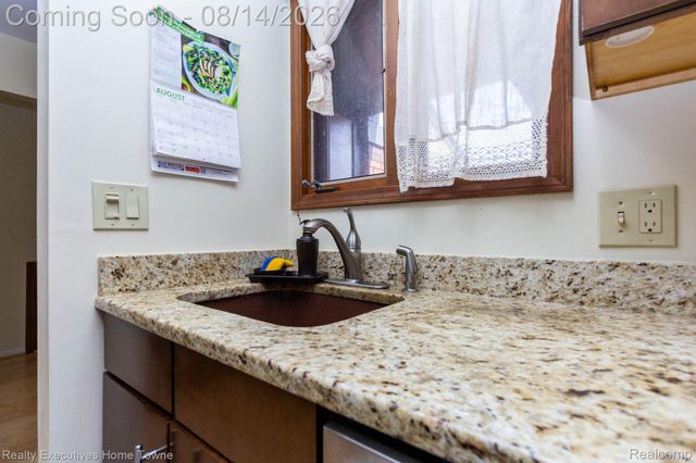 29573 Red Oak Drive 62, Warren, MI 48092