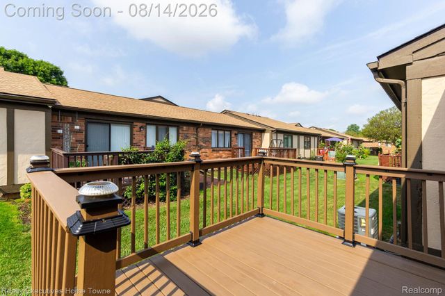 29573 Red Oak Drive 62, Warren, MI 48092