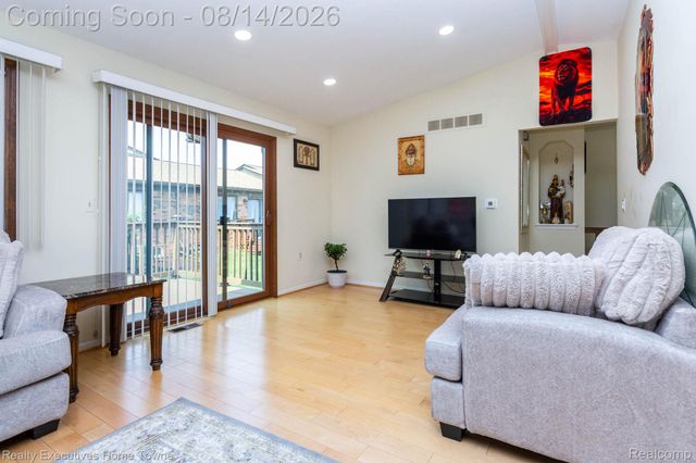 29573 Red Oak Drive 62, Warren, MI 48092