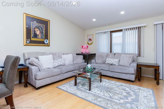 29573 Red Oak Drive 62, Warren, MI 48092