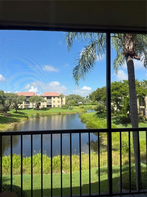 5147 Europa Dr N, Boynton Beach, FL 33437