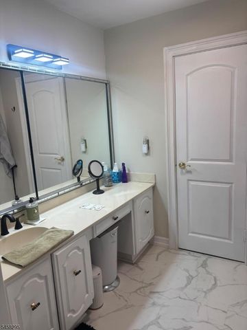 2 Claridge Dr. 7FW, Verona Twp., NJ 07044
