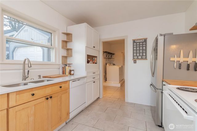 1549 Charleston Beach Road W, Bremerton, WA 98312