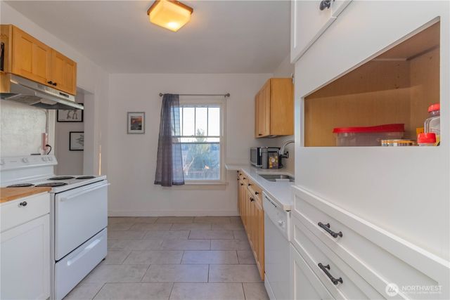 1549 Charleston Beach Road W, Bremerton, WA 98312