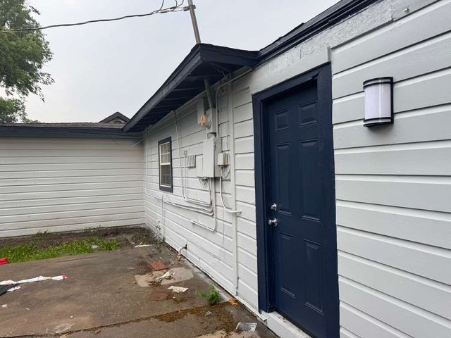 821 Travis Street, Garland, TX 75040