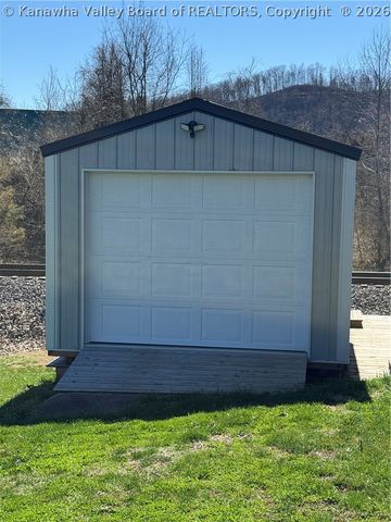 235 Chestnut Street, Eleanor, WV 25070