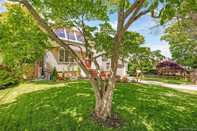 233 Walnut Street, Massapequa Park, NY 11762