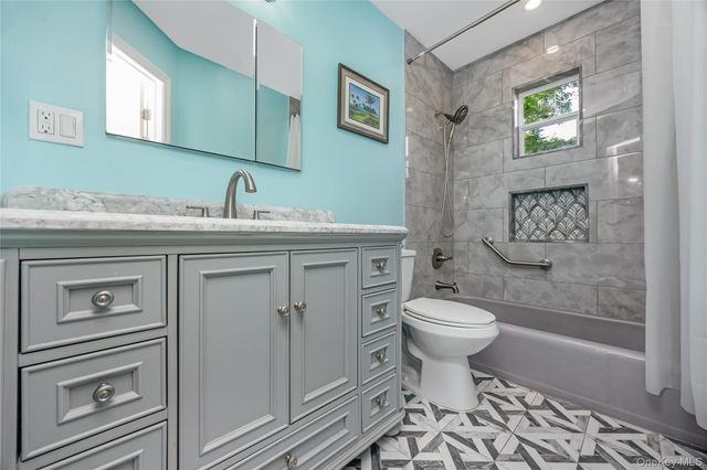 233 Walnut Street, Massapequa Park, NY 11762