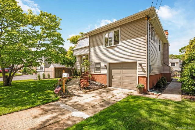 233 Walnut Street, Massapequa Park, NY 11762