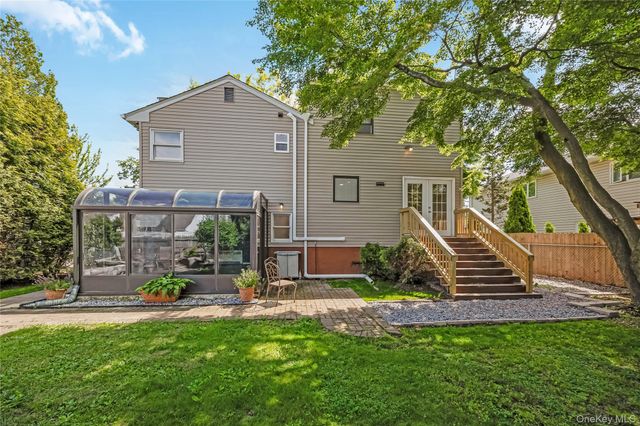 233 Walnut Street, Massapequa Park, NY 11762