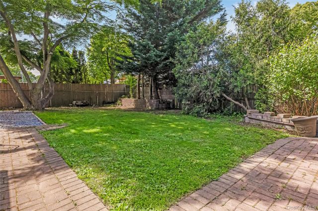 233 Walnut Street, Massapequa Park, NY 11762