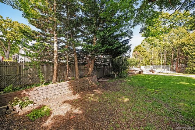 233 Walnut Street, Massapequa Park, NY 11762