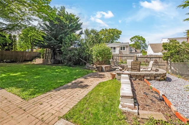 233 Walnut Street, Massapequa Park, NY 11762