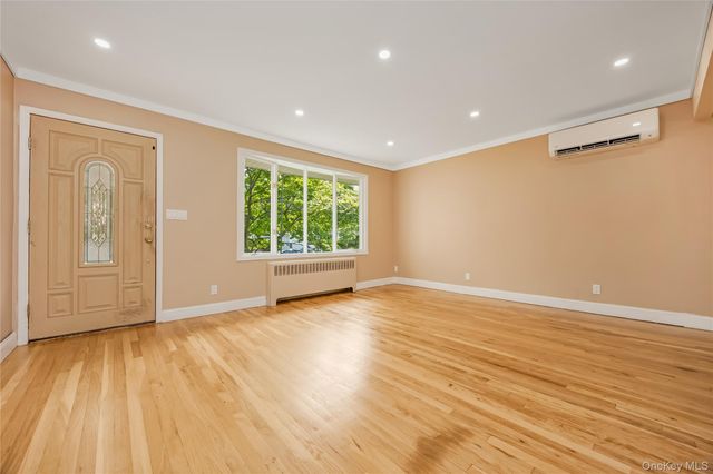 233 Walnut Street, Massapequa Park, NY 11762