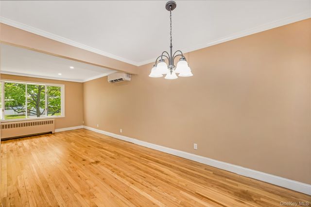 233 Walnut Street, Massapequa Park, NY 11762