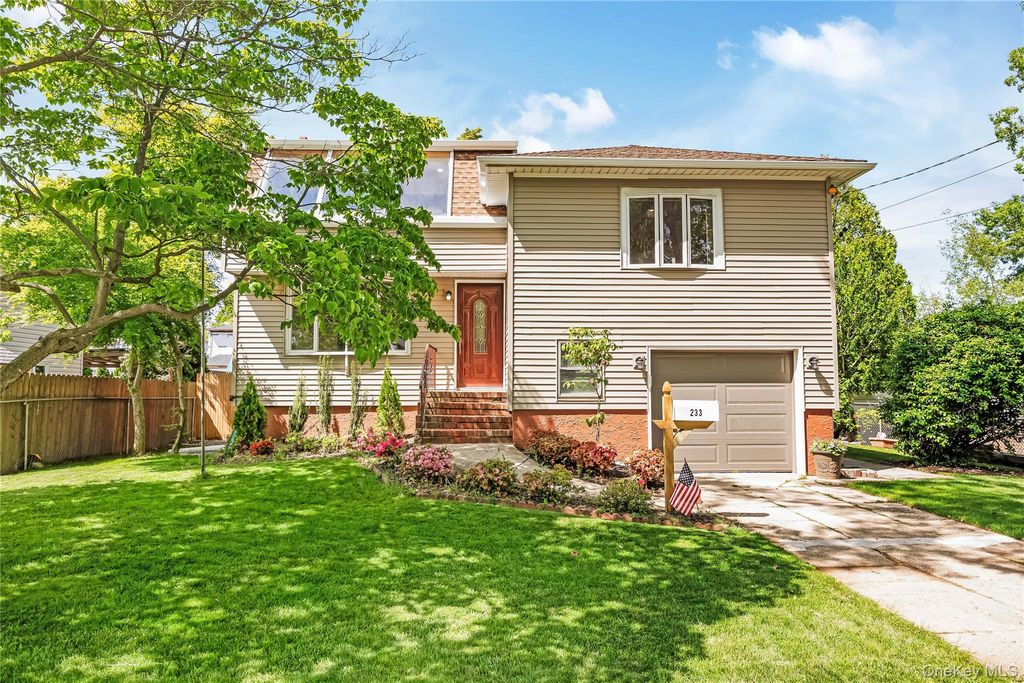 233 Walnut Street, Massapequa Park, NY 11762