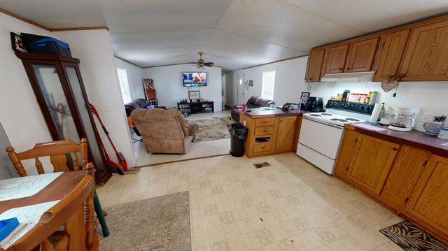 313 N Frazier St, Dequincy, LA 70633