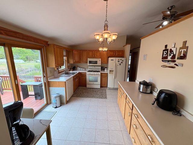 88 Boulevard Street, Lowell, MA 01854