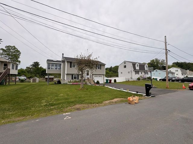 88 Boulevard Street, Lowell, MA 01854